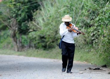 Un viaje al misterioso embrujo de los violines del Cauca